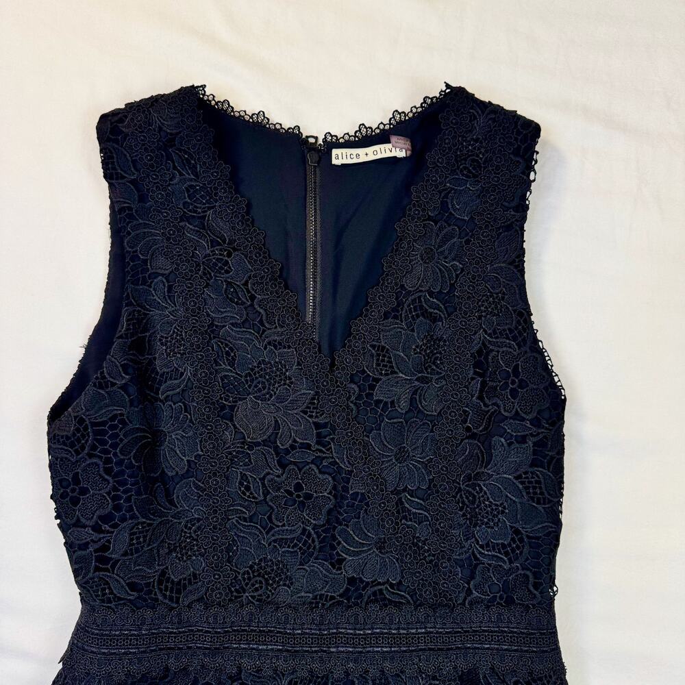 Alice + Olivia Lennon Black Lace Mini Dress Scalloped Cocktail Sz 4 Coquette - Picture 5 of 16